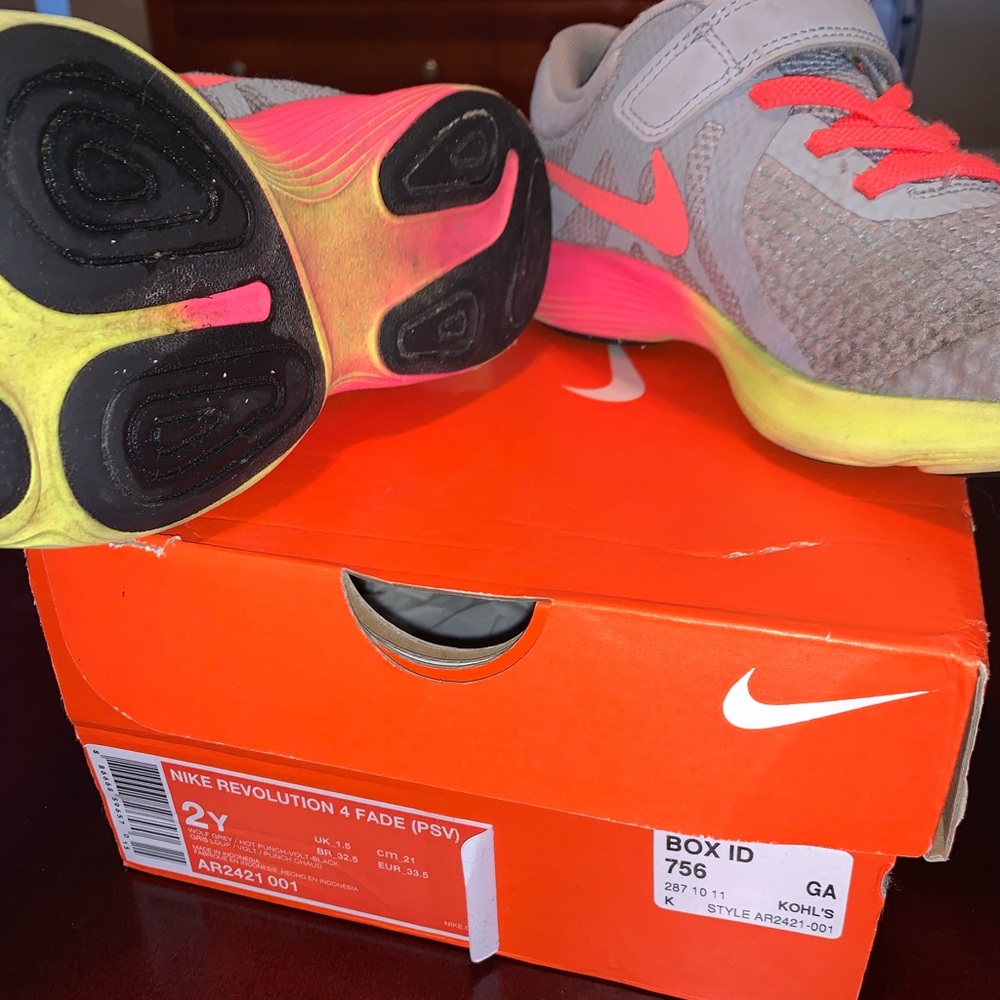 Girls size 2 Nike Revolution 4 Fade